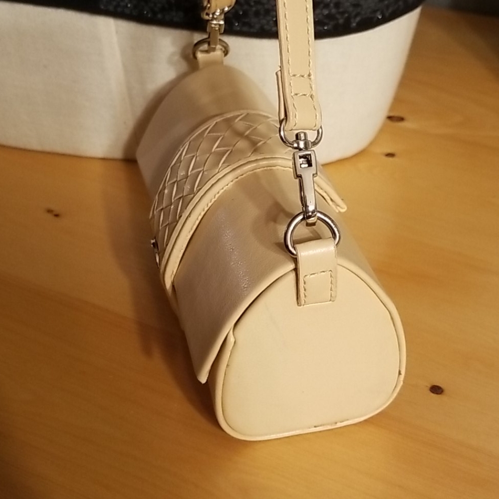 J.M. Hand Bag - Picture 3 of 7